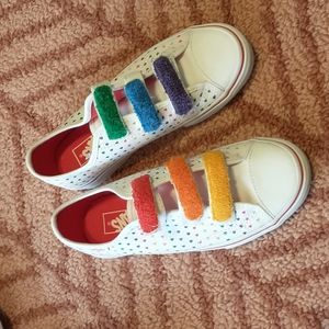 New without tags Vans Rainbow Hearts Chenille Styke